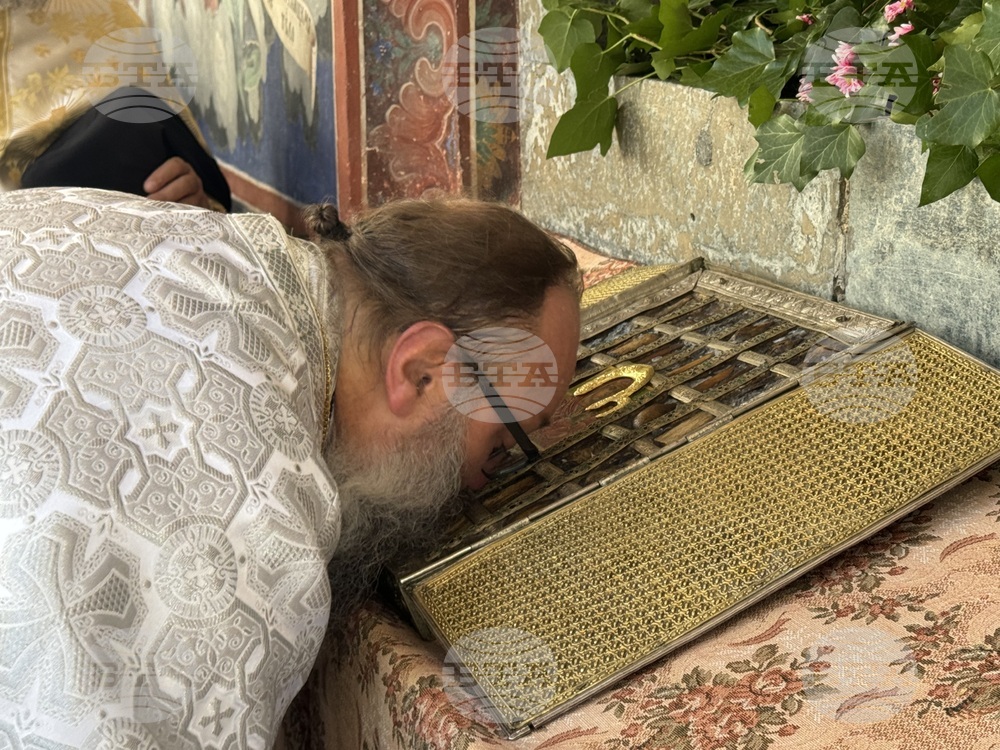 Адрианополският епископ Евлогий и монаси от Рилския манастир изнесоха Чудотворната икона на Света Богородица и отслужиха водосвет
