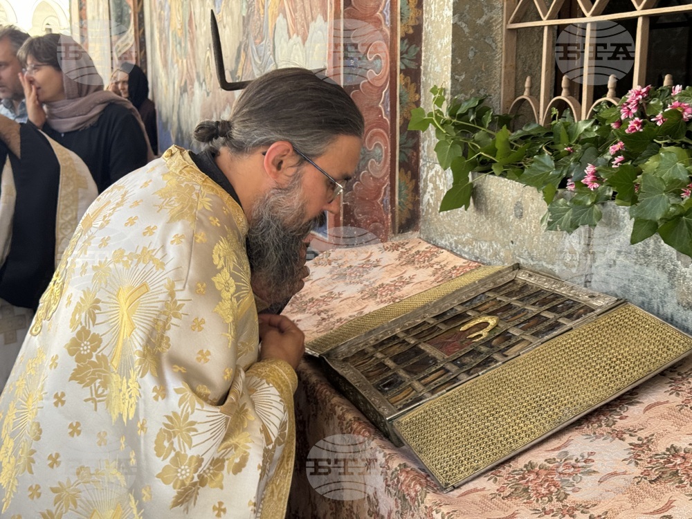 Адрианополският епископ Евлогий и монаси от Рилския манастир изнесоха Чудотворната икона на Света Богородица и отслужиха водосвет