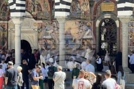 Адрианополският епископ Евлогий и монаси от Рилския манастир изнесоха Чудотворната икона на Света Богородица и отслужиха водосвет