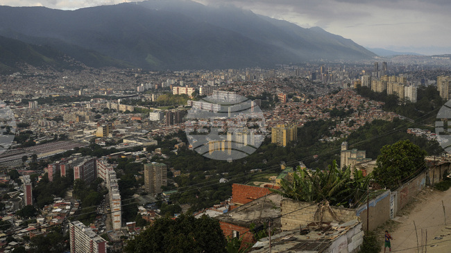 Ройтерс: Грохот и звук на самолети се чува в Каракас; южната част на венецуелската столица, където има военна база, е без ток