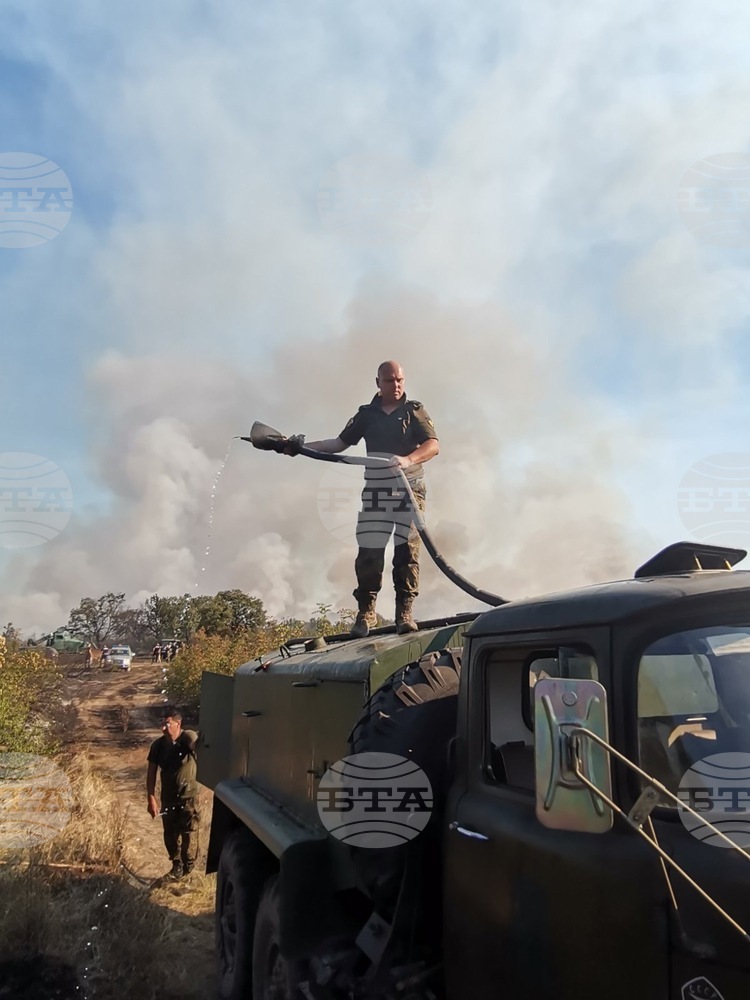 Военнослужещи участват в гасенето на пожарите в областите Благоевград и Хасково