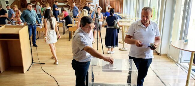 Община Кубрат и доброволци протягат ръка към семейство, загубило дома си в пожар