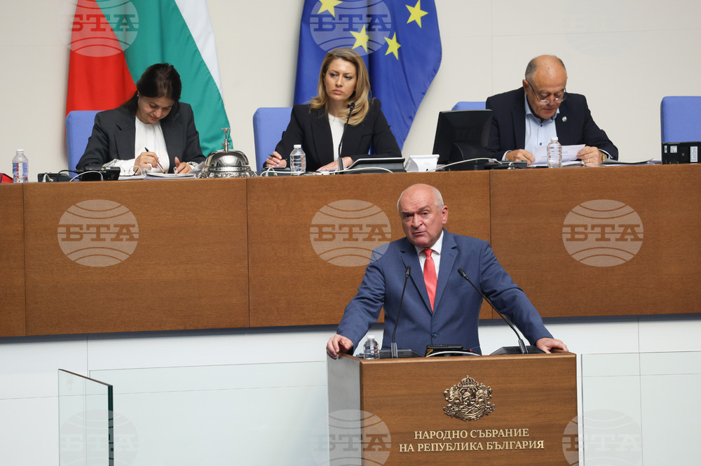 Служебният премиер се ангажира да провери дали гражданите получават достатъчно информация за пожара в Цалапица