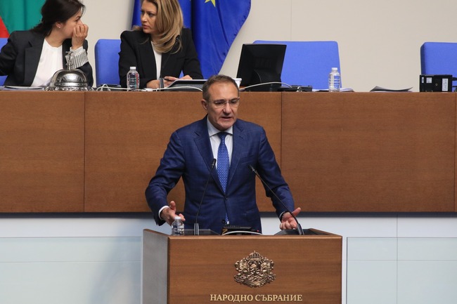 Борислав Гуцанов: Правителството да поиска помощ извън ЕС за потушаване на пожарите