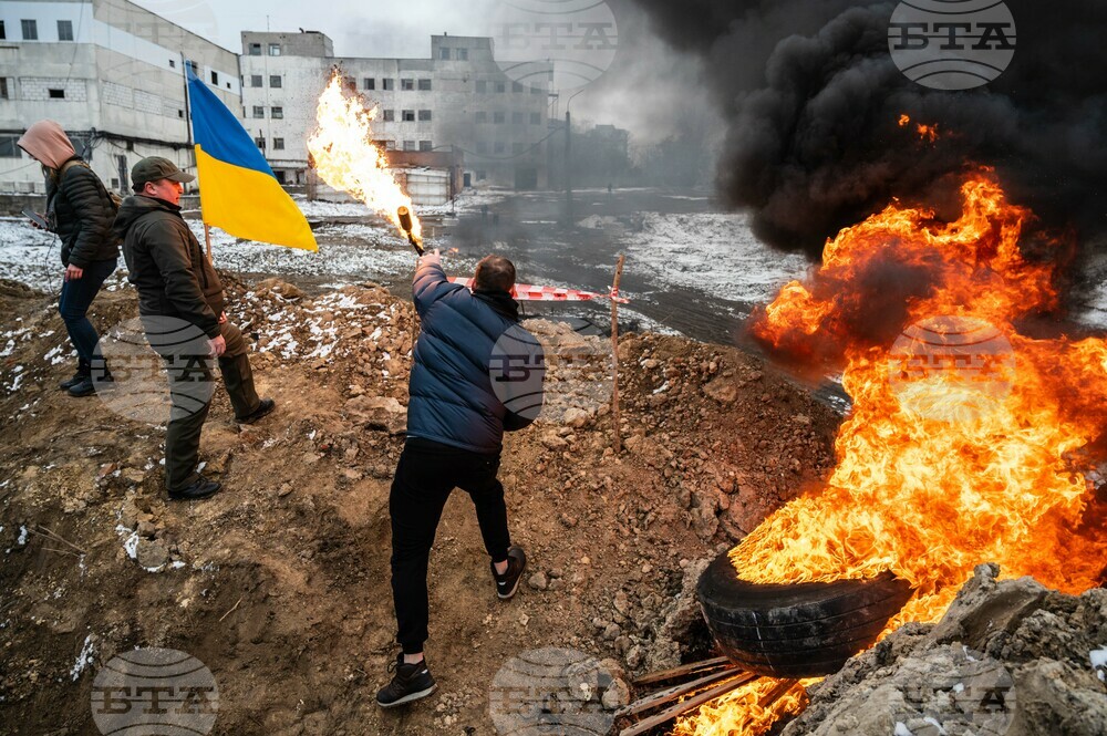 "Ще го взривим" - украинците са готови да жертват последния мост, водещ към Киев