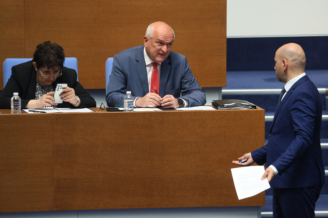 Служебният премиер Димитър Главчев предостави на парламента информация за състоянието на Милан Димитров, който се намира в затвора в Солун