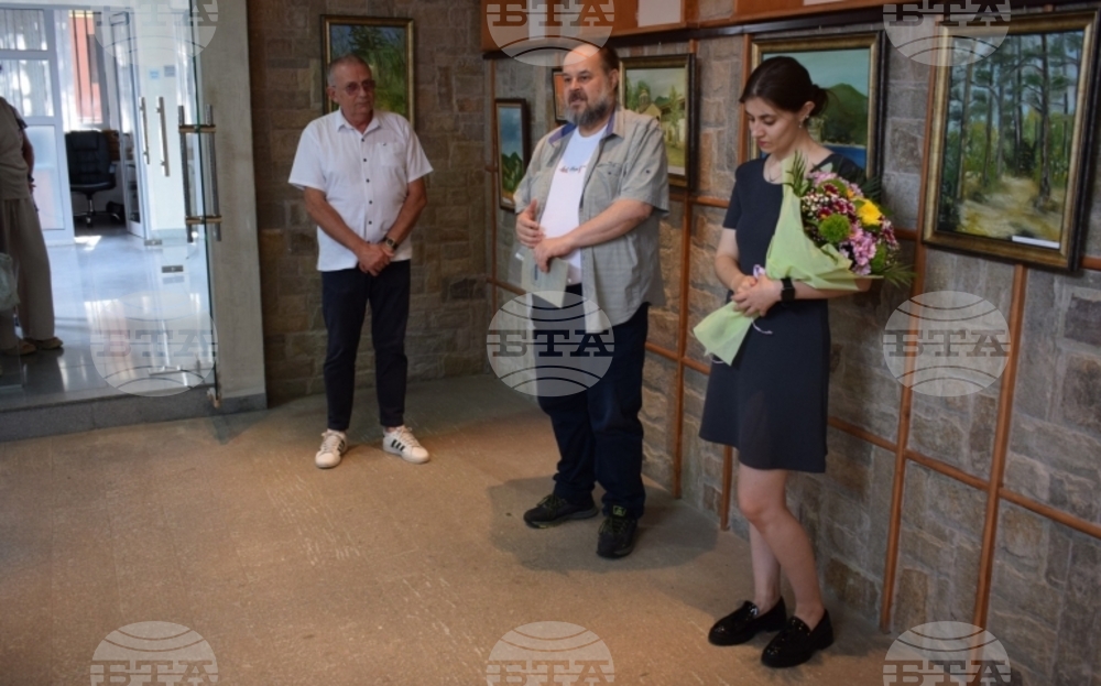 Художниците Теодор и Пламена Пееви подредиха изложба в Историческия музей в Панагюрище
