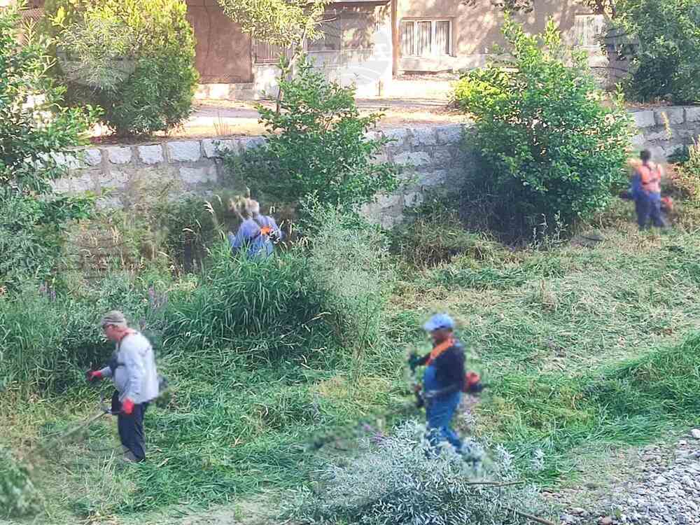 Община Дупница: Почистване на коритата на реките в гр. Дупница