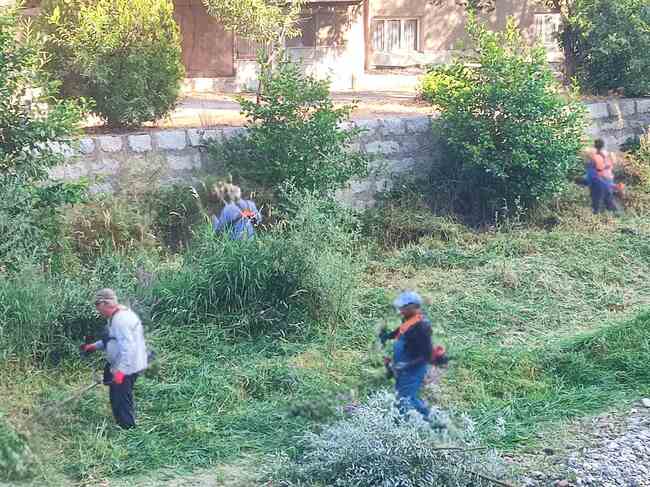 Община Дупница: Почистване на коритата на реките в гр. Дупница