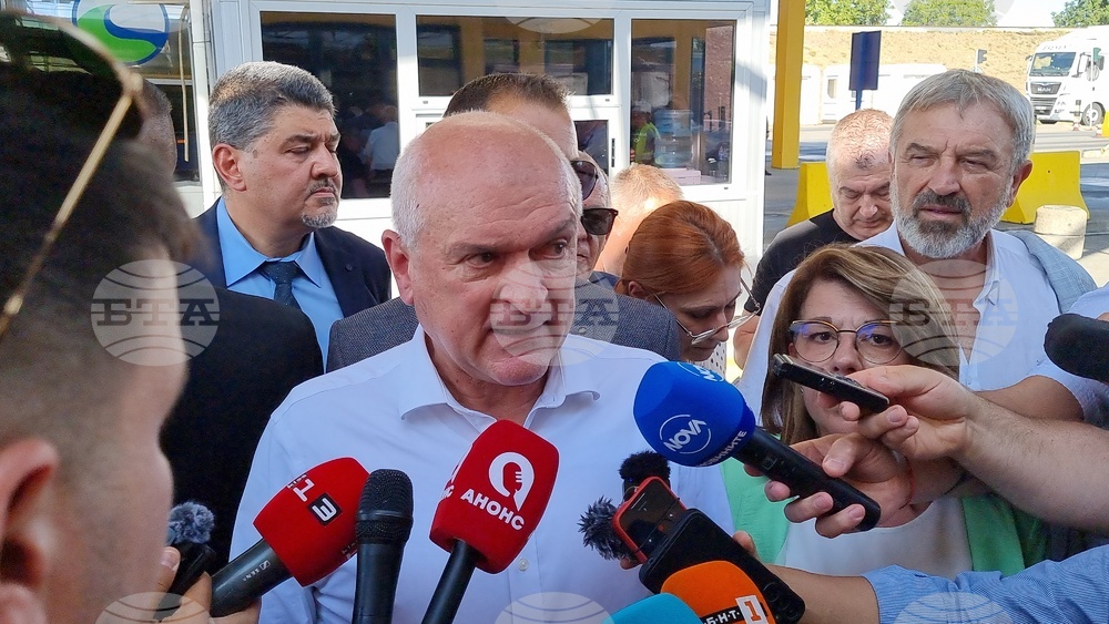 Служебното правителство се ръководи от професионализма и спазва изискванията на българското законодателство, каза в Русе Димитър Главчев