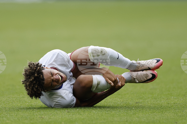 Кевин Паредес ще пропусне голяма част от сезона на Волфсбург заради контузия