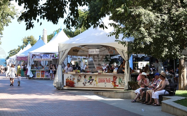 Тазгодишното издание на „Алея на книгата“ във Варна се отменя, но ще се търси решение за провеждането на форума през 2026 г.