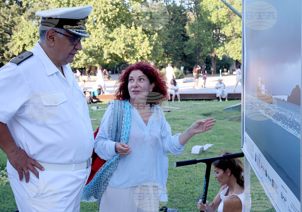 Варна - фотоизложба - „Ледовете на Антарктика“