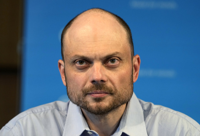 Путин трябва да изгуби войната в Украйна и уважението, с което се ползва, каза руският опозиционер Кара-Мурза в интервю за Франс прес