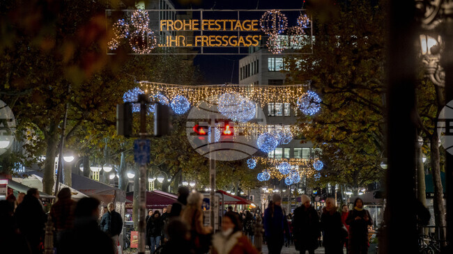Много германци ще пестят при покупките на коледни подаръци, сочи проучване 