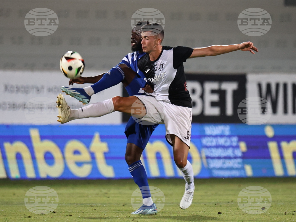 Треньорът Васил Чергов поздрави футболистите на Локомотив Пловдив за добрата игра срещу Левски