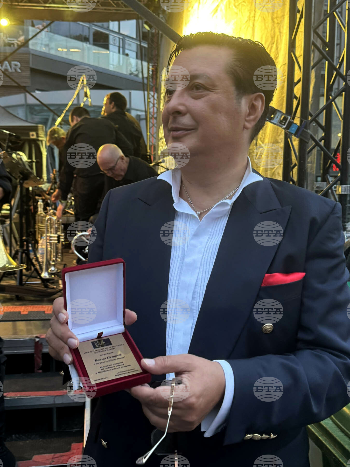 Васил Петров получи награда на името на доктор Емил Илиев при откриването на джаз фестивала в Боровец