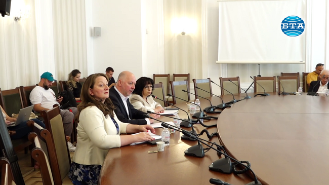 Според ИТН ключът за сформирането на редовен кабинет е в ГЕРБ-СДС, от най-голямата група попитаха дали се водят паралелни преговори