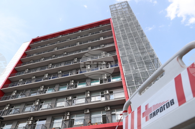 Пострадалият в метрото остава за лечение в "Пирогов"