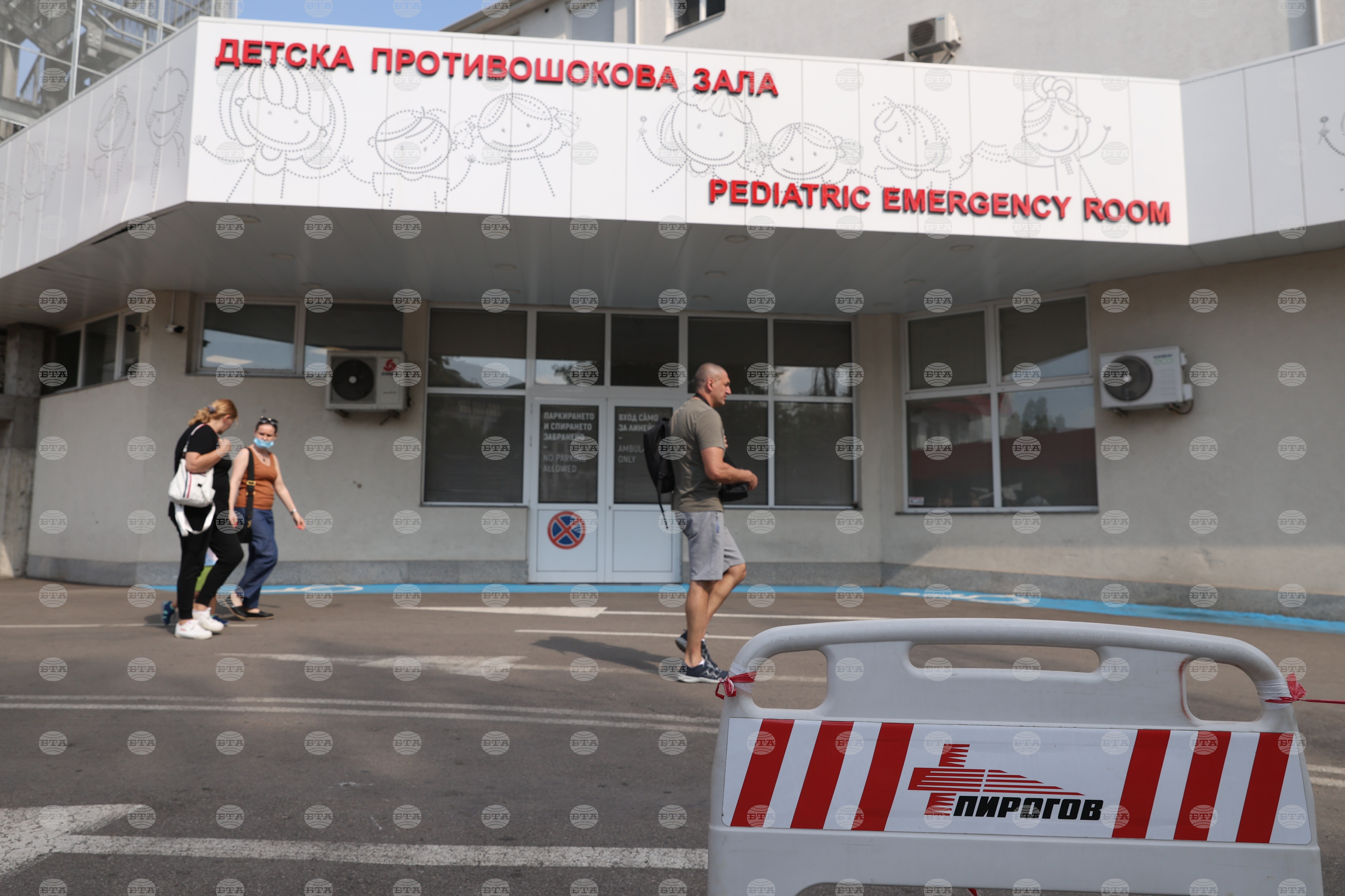 Състоянието на 5-годишното дете, което беше транспортирано от болницата в Монтана, остава критично, съобщиха от "Пирогов"