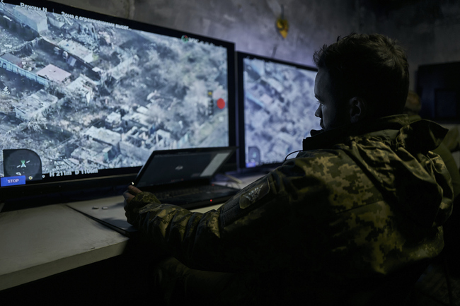 Руската противовъздушна отбрана свали тази нощ 14 украински дрона, 12 от които над Курска област, съобщи Москва
