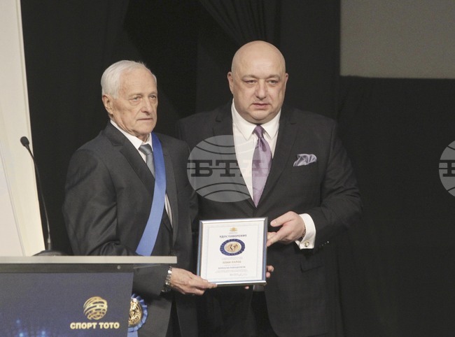 Илия Лалов - състезател по плуване и водна топка, треньор и спортен деец