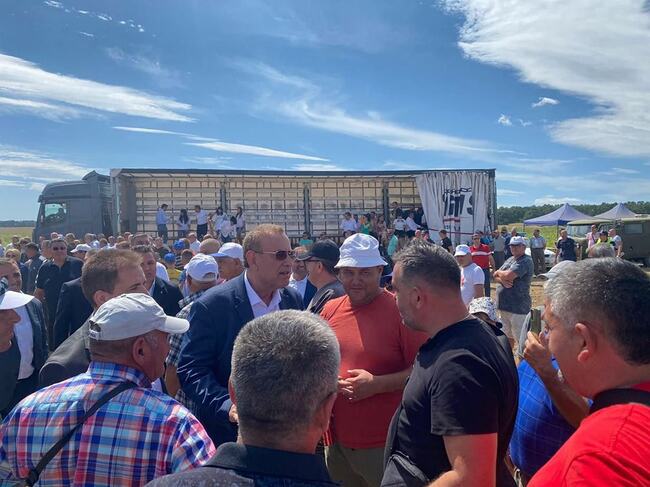 По време на традиционния събор в село Климент симпатизанти изразиха подкрепа към ДПС (без Пеевски и група)