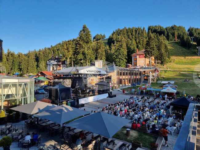 Биг бендът на БНР, Орлин Павлов и осемгодишната Даная Александрова откриват Международния джаз фестивал „Д-р Емил Илиев“ в Боровец