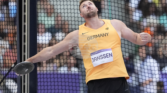 Трима състезатели по лека атлетика получиха наказания заради залози на стартове на свои съотборници на Световни и Европейски първенства