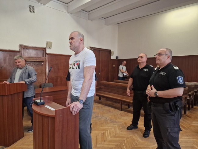Медицинска експертиза ще установи дали единият от задържаните за 27,2 кг. марихуана трябва да излезе от ареста заради кожно заболяване