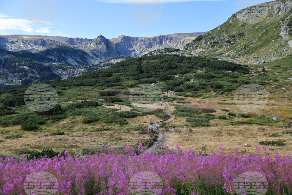 Good Mountain Hiking Conditions on Wednesday