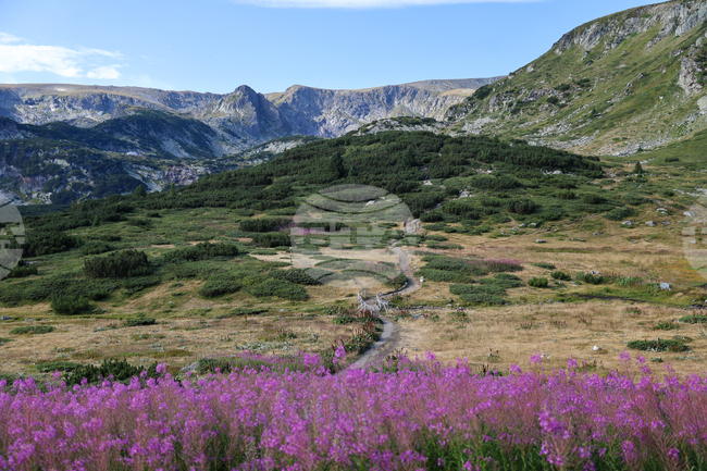 Good Mountain Hiking Conditions on Tuesday