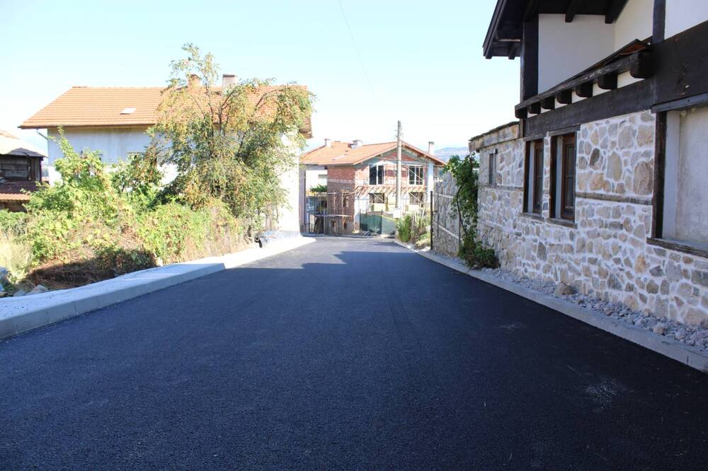 Община Банско: Добринище с две ремонтирани улици - "Митко Палаузов" и "Софроний Врачански" 