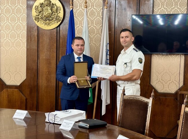 Община Русе: Кметът Пенчо Милков награди отличили се военнослужещи от състава на ВМС