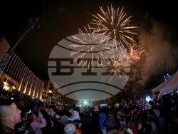 Коледната елха в Хасково грейна, озарена от хиляди детски усмивки