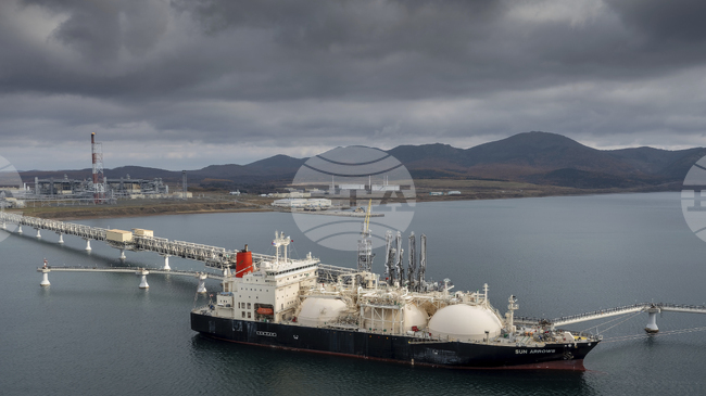 ЕС окончателно забрани напълно доставките на руски втечнен газ от 1 януари 2027 г. и на газ по тръбопроводи от 30 септември 2027 г.