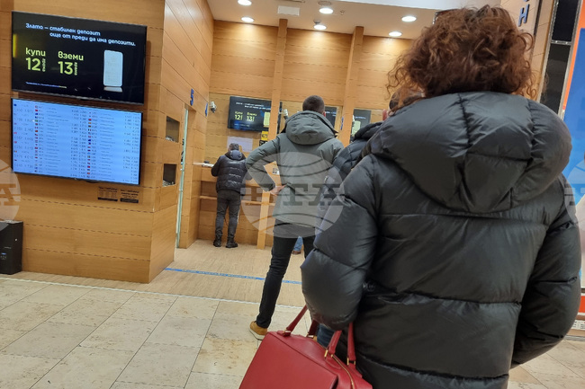 Полицаи установиха мъж, откраднал близо 4000 лв. от бюро за обмяна на валута в Шумен 