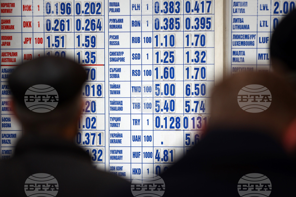 Мъж от Туркменистан е задържан при опит за обмяна на фалшиви доларови банкноти в Хасково