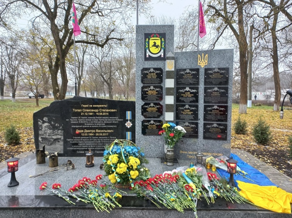 Четири мемориални плочи на загинали войници бяха открити в Тарутино