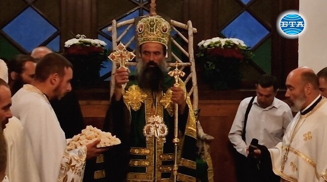 Радвам се, че след дълго време отново може да се служи в този прекрасен храм, каза патриарх Даниил в църквата "Преображение Господне" в Боровец