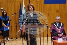 Велико Търново - Великотърновски университет - тържествено събрание - Илияна Йотова