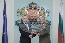 Румен Радев - военнослужещи - удостояване - полковник Иван Иванов