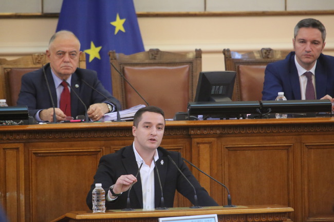 Явор Божанков: Служебният министър на отбраната крие определени договори за това как са харчени парите на хората