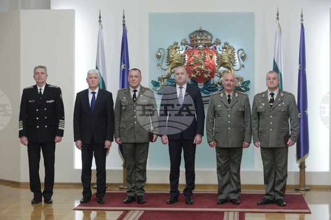 Румен Радев - военнослужещи - удостояване