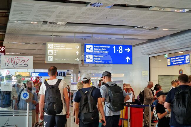 При пътуване с лична цел българинът е харчил средно 274,57 лв. в страната и 733,68 лв. в чужбина през първото тримесечие на 2025 г., показват данни на НСИ