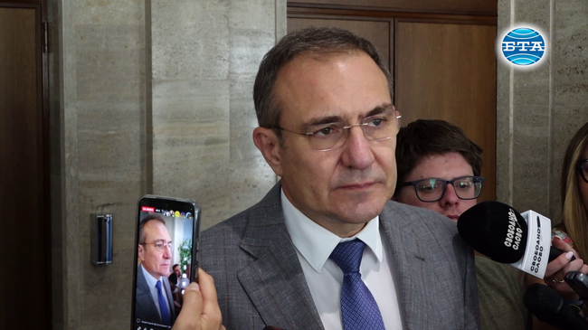 Добре е служебният премиер да бъде равно отдалечен от всички политически партии, каза Борислав Гуцанов от "БСП за България"