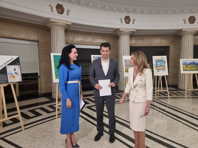 Parliament Chair Nazaryan, CC-DB Co-leader Petkov, Ukrainian Ambassador Ilashchuk Open Children of War Exhibition