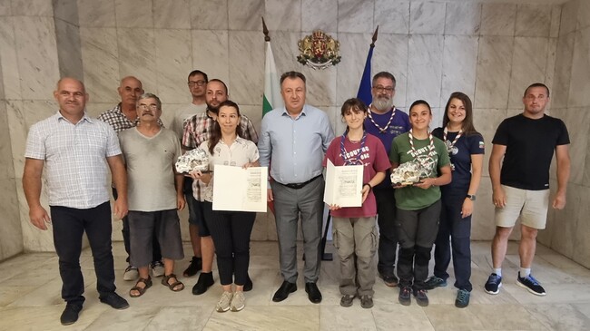 Кметът на Шумен се срещна с доброволци, помогнали в почистването на парк „Кьошкове“, за да им благодари