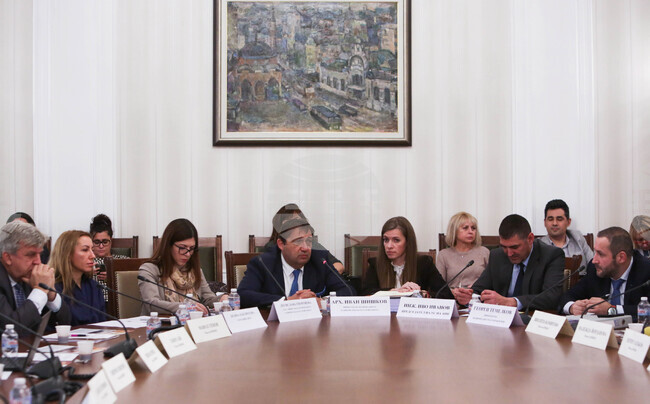 Парламент - Комисия по регионална политика, благоустройство и местно самоуправление