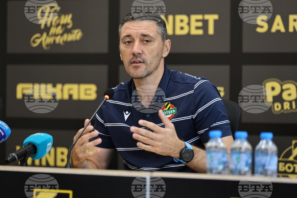 Пловдив - футбол - Ботев (Пловдив) - пресконференция - Душан Керкез